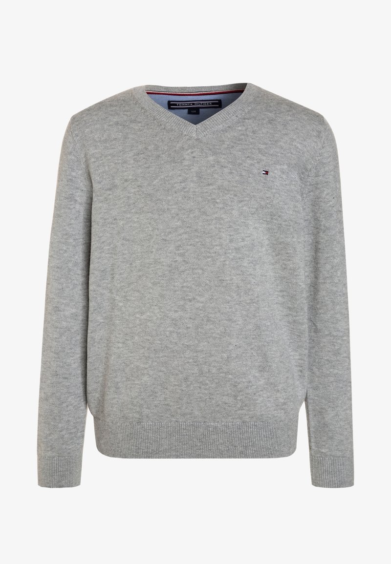 Pull en maille gris clair à manches longues avec col en V et petit logo Tommy Hilfiger sur la poitrine gauche.