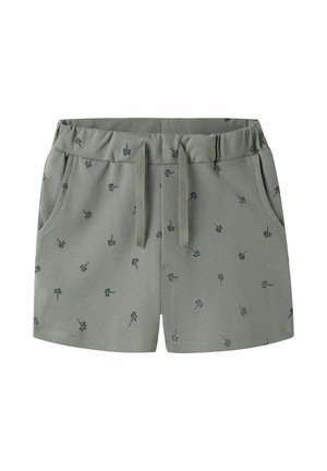 Zielone spodenki dla malucha z elastycznym pasem, sznurkiem do regulacji, bocznymi kieszeniami oraz drobnym nadrukiem wzoru z palmami.