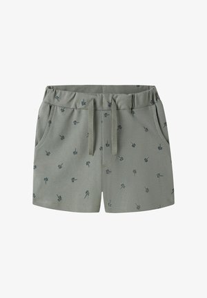 Zielone spodenki dla malucha z elastycznym pasem, sznurkiem do regulacji, bocznymi kieszeniami oraz drobnym nadrukiem wzoru z palmami.