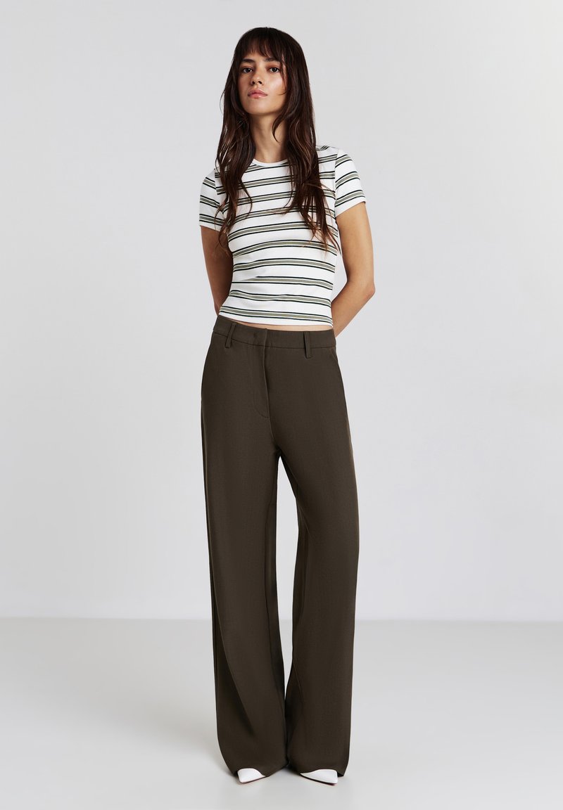 Calliope PALAZZO Pantaloni verde militare scuro/verde scuro - Main Image