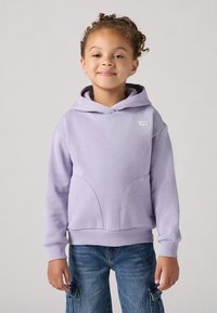 Hoodie viola chiaro con tasca a marsupio, polsini e orlo a coste; presenta un piccolo logo Levi's sul petto e una vestibilità comoda.