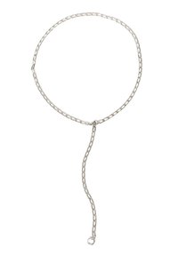 Naszyjnik z łańcuszka srebrny z owalnymi ogniwami, z centralnym oczkiem i dłuższym zwisającym segmentem łańcuszka. Gładkie, polerowane wykończenie metalu.