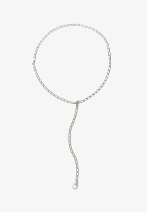Naszyjnik z łańcuszka srebrny z owalnymi ogniwami, z centralnym oczkiem i dłuższym zwisającym segmentem łańcuszka. Gładkie, polerowane wykończenie metalu.