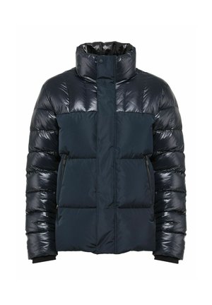 Granatowa kurtka puchowa z wysokim kołnierzem, błyszczącym wykończeniem, pikowanym wzornictwem oraz zamykanymi na zamek kieszeniami bocznymi. Materiał wydaje się gładki i ocieplany.