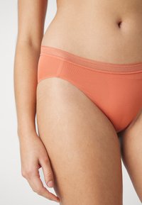 Sloggi BODY ADAPT TWIST HIPSTER - Chilot - apricot