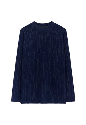 Mörkblå långärmad tröja med en texturerad mönster av vertikala linjer, rundad hals och ribbade ärmslut. Mjuk tyg, avslappnad passform.