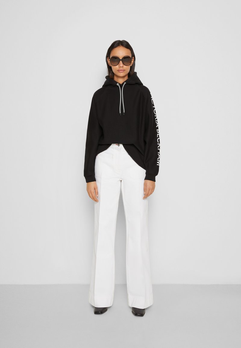 Damen Bekleidung | Victoria Beckham LOGO HOODIE Sweatshirt black/schwarz - CK78048 Damen Bekleidung | Victoria Beckham LOGO HOODIE Sweatshirt black/schwarz - CK78048