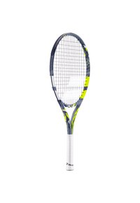 Tennisschläger mit einem grauen und gelben Design, der einen verlängerten Kopf, ein eng geschnürtes Muster und einen weißen Griff hat.