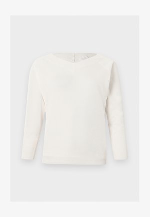 Egyszerű fehér hosszú ujjú V-nyakú pulóver bordázott mandzsettákkal és szegéllyel, semleges háttér előtt bemutatva.