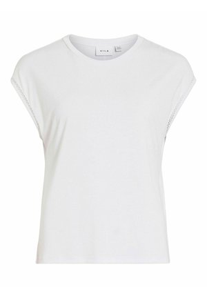 Valge lühikeste varrukatega naiste top ümmarguse kaelusega ja õrna pitsilise detailiga varrukaäärtel, brändisisene sildike krae sees nähtav.