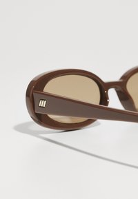 Le Specs OUTTA LOVE UNISEX - Solbriller - dark brown