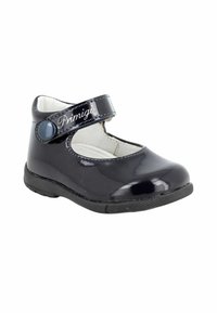 Scarpa Mary Jane lucida nera per bambino con una striscia in Velcro etichettata "Primigi" e punta arrotondata su uno sfondo bianco.
