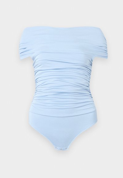 Jasnoniebieski bodysuit bez ramiączek z marszczeniem, gładką fakturą i zapięciem na napy na dole. Wykonany z elastycznego materiału.