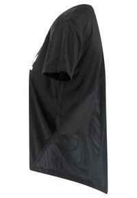 Camiseta negra de manga corta; cuenta con un panel de malla en el lateral, textura de tela suave y un diseño de corte relajado.