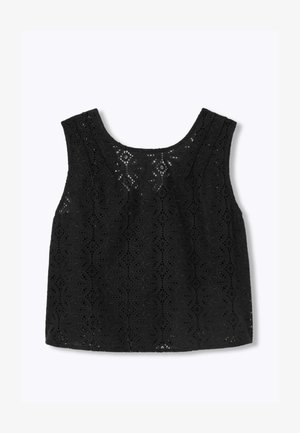 Crop top noir sans manches avec un motif en dentelle complexe et des bords festonnés, posé à plat sur fond blanc.