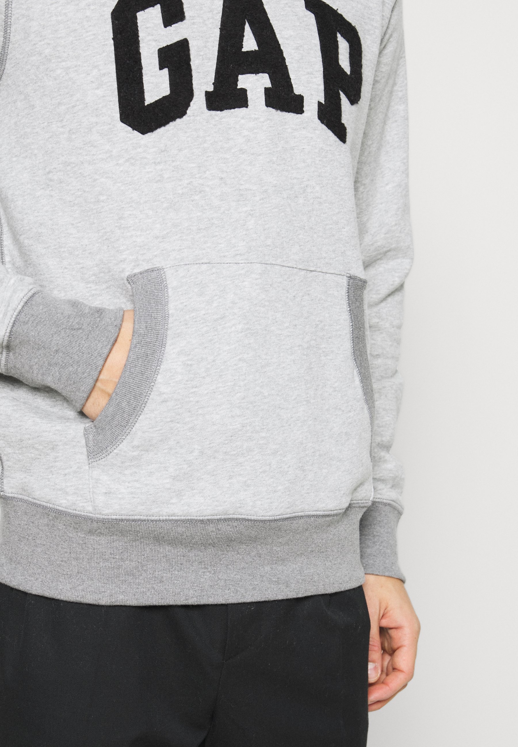 grey gap sweatshirt