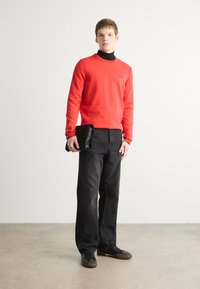 BOSS EVER - Pulover - open red