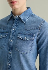 PIOMBO WESTERN - Camicia - light wash