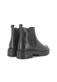 Botas Chelsea de cuero negro con paneles elásticos en los costados, lengüetas en la parte superior y una suela de goma texturizada. Presentan una puntera redondeada y un diseño elegante.