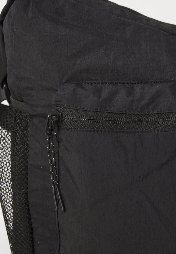 POCKET CROSSBODY BAG - Cross body bag2