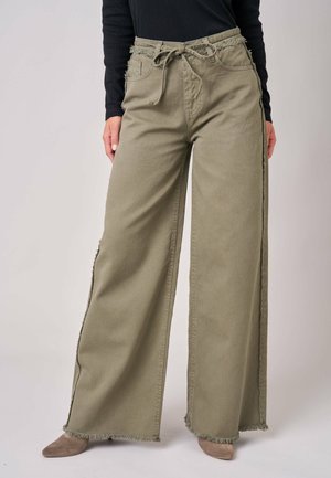 DEELUXE, DEELUXE ORIGINAL JEANS PRISTY - Wide leg - helles kaki