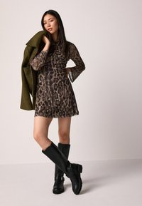 Next REGULAR FIT - Hverdagskjole - leopard print