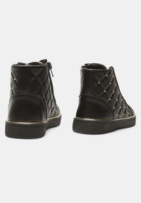 Bata Sneakers alte - Black