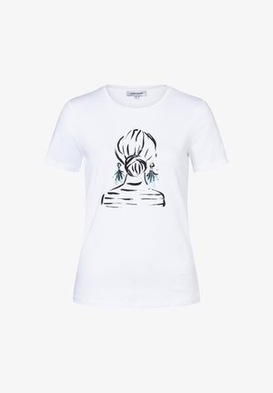 Weißes T-Shirt mit einer schwarzen und türkisfarbenen Grafik eines Rückens einer Frau mit einem Dutt und hängenden Ohrringen, runder Ausschnitt, kurze Ärmel.