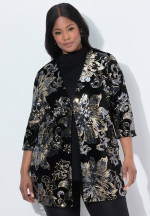 Veste noire à sequins floraux avec des manches trois-quarts, présentant des détails argentés et dorés et un design à l'avant ouvert. Tissu lisse et texturé.