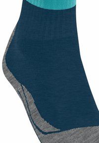 Socken mit einem dunkelblauen Oberteil und geripptem Textur, das in eine hellgraue Spitze übergeht, akzentuiert mit glatten Details entlang der Seiten.