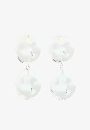 Boucles d’oreilles pendantes à double disque irrégulier ton argent avec finition métallique texturée et martelée.