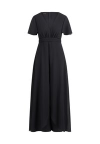 Zwarte jurk met korte, vloeiende mouwen, V-hals, geraffineerde taille en een vloeiende rok. De stof lijkt lichtgewicht en glad te zijn.