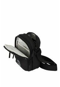 Borsa a tracolla nera realizzata in materiale durevole, dotata di un compartimento principale con zip, tasca in rete e una foderatura interna grigia a motivo.