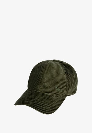 Gorra de pana verde con visera curva, que presenta costillas texturizadas y un pequeño logotipo bordado en un verde más claro.