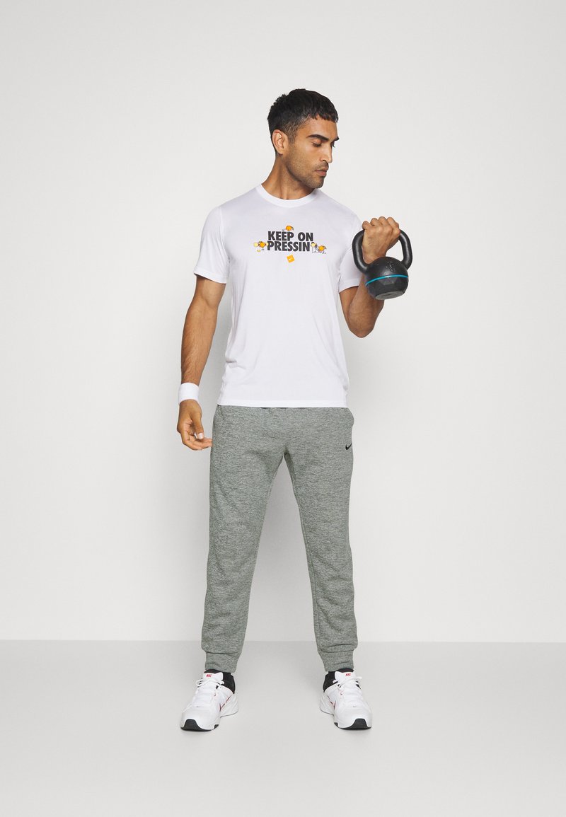 Nike Performance TAPER - Teplákové kalhoty - dark grey heather/particle grey/black