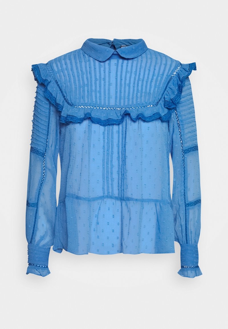 Vaaleansininen pusero, jossa on rypytetty kaulus ja hihansuut, näyttävässä kankaassa on pystysuoria raitoja ja pistekuvioita. Pitkät hihat, löysä istuvuus.