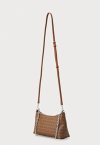 Brown patterned shoulder bag with a zip closure, featuring a detachable chain strap and a smooth texture. Stylish design with adjustable shoulder strap.