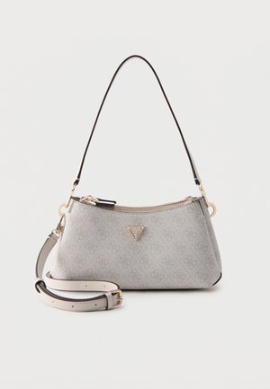 Borsa da designer grigio chiaro con texture sottile a motivo, targhetta con logo dorato, manico singolo superiore e tracolla regolabile e staccabile.
