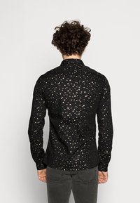 Twisted Tailor FARROW - Shirt - black