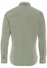 Camisa de manga larga a cuadros verdes y blancos con cuello abotonado, que cuenta con botones en los puños y un bajo curvado. Tejido de algodón texturizado.