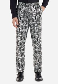 Schwarze und weiße Schlangenprint-Hose mit glänzender Textur, entspanntem Schnitt, Seitentaschen und elastischem Bund.