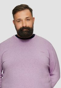 s.Oliver MIT CREWNECK - Strickpullover - rosa