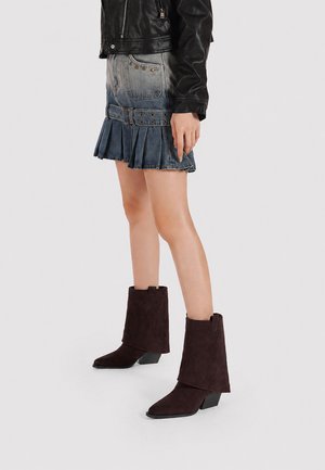 Queen Helena, X31-108 - Botas de tacón - marrone scuro