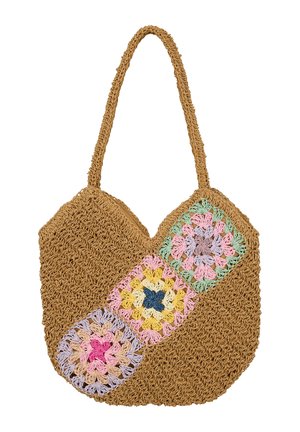 Brun hæklet skuldertaske med tre farverige hæklet blomstermærker i pastelfarverne lyserød, gul, grøn og blå.