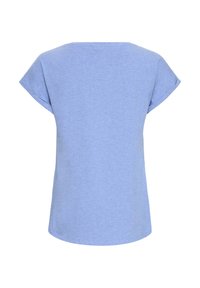 Lyseblå top med korte ærmer, rund halsudskæring og løs pasform, lavet af blødt, let stof med en glat tekstur.