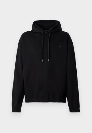 Mustmust mustrikaga, millel on nööriga kapuuts, elastsed varrukad ja äär. Rindkere peal on väike, toon-toonis logo. Pehme kangakärast.