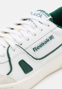 Reebok Classic Matalavartiset tennarit - white