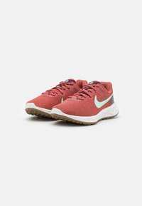 Nike Performance W NIKE REVOLUTION 6 - Tenisice za cestovno trčanje - canyon rust/mint foam/burgundy crush/summit white/med brown