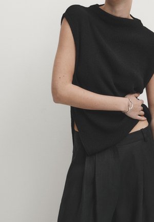 Top - black