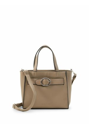 Sac à main en cuir beige avec deux poignées, une bandoulière amovible, un détail de boucle à l'avant et une finition texturée.